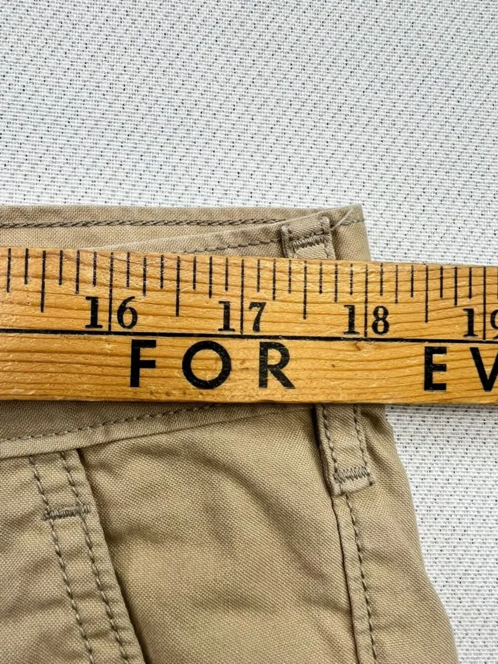 Levis Men's Cotton Chino Shorts Flat Front Stretch Size 36 Khaki Solid Casual